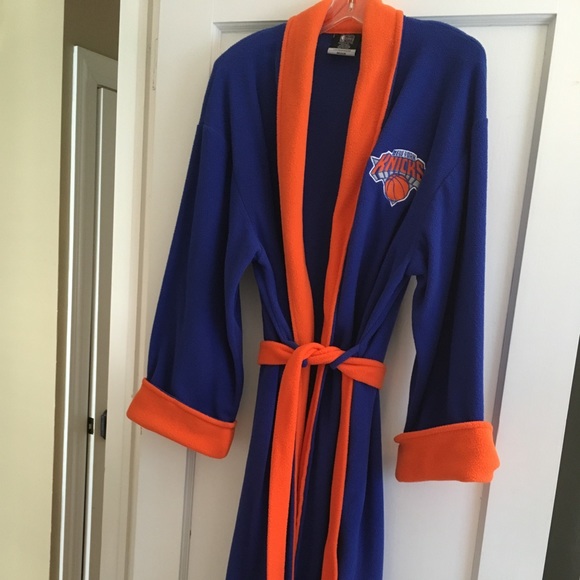 Men’s Knicks Bathrobe - Picture 3 of 4